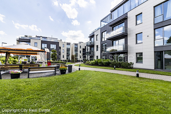 Новостройка, благоустроенный озеленённый двор, закрытый двор, территория Юрмала - изображение 11