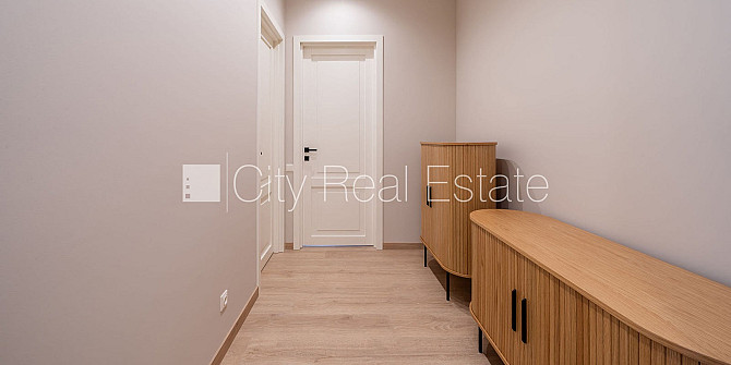 Новостройка, фасадный дом, благоустроенный озеленённый двор, подземная стоянка, Юрмала - изображение 12