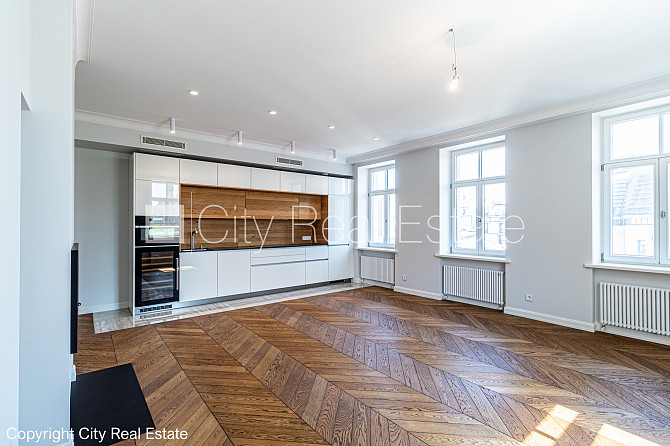 Renovēta māja, slēgts pagalms, iespēja nomāt autostāvvietu, apsargāta autostāvvieta, Rīga - foto 1