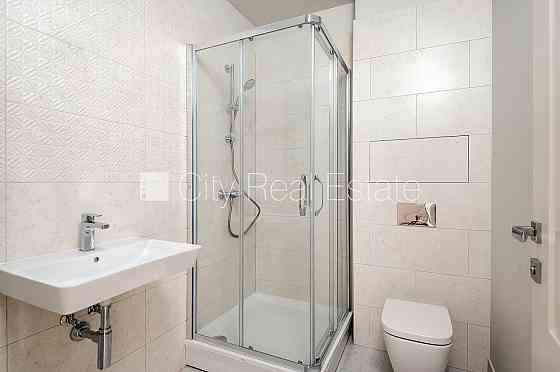 Земля в собственности, фасадный дом, реновированный дом, закрытый двор, Рига