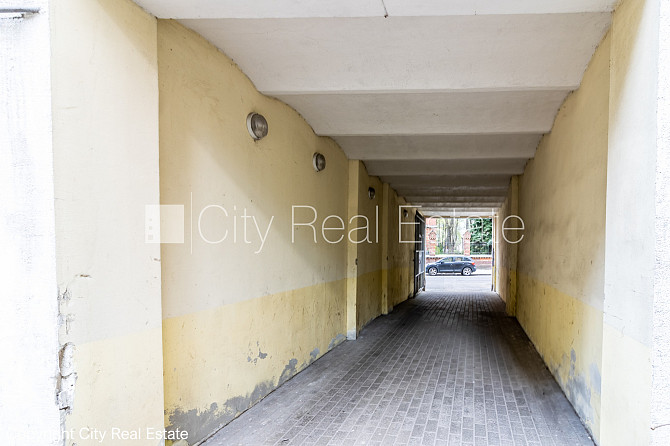 Pagalma ēka, slēgts pagalms, vieta automašīnai, ieeja no pagalma, mansards, ir lifts, plašs Rīgas rajons - foto 20