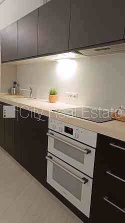 Эта квартира сдается в аренду посуточно (краткосрочная аренда), стоимость аренды Rīga