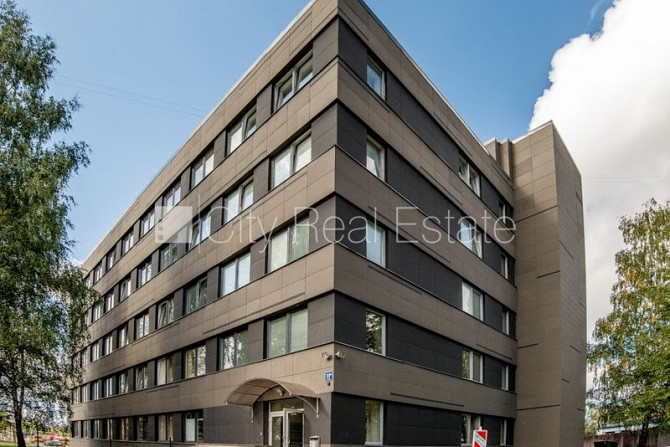 Фасадный дом, реновированный дом, благоустроенная озеленённая территория, место Рига - изображение 12