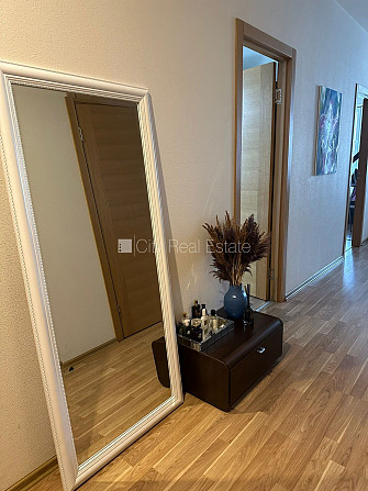 Фасадный дом, реновированный дом, благоустроенная озеленённая территория, место Рига - изображение 4