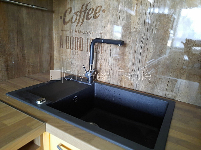 Фасадный дом, реновированный дом, благоустроенная озеленённая территория, место Рига - изображение 3