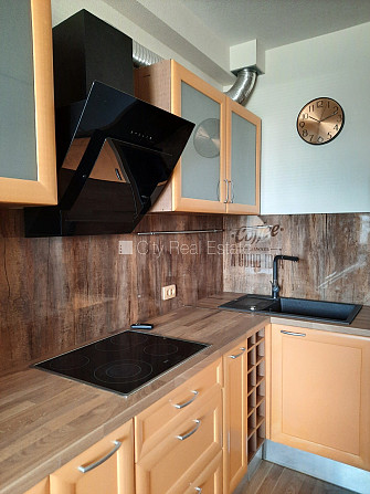 Фасадный дом, реновированный дом, благоустроенная озеленённая территория, место Рига - изображение 2