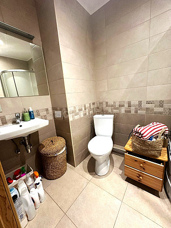 Фасадный дом, реновированный дом, благоустроенная озеленённая территория, место Рига - изображение 11