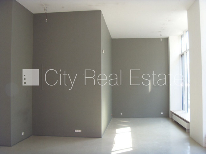 Фасадный дом, закрытый двор, вход с улицы, окна выходят во двор, окна выходят на Рига - изображение 9