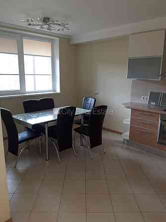 Рядный дом, благоустроенный озеленённый двор, закрытая территория, въездные Jūrmala