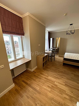 Fasādes māja, iespēja nomāt autostāvvietu, ieeja no ielas, kāpņu telpa pēc kapitālā Rīga - foto 5