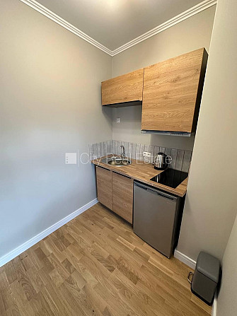 Fasādes māja, iespēja nomāt autostāvvietu, ieeja no ielas, kāpņu telpa pēc kapitālā Rīga - foto 6