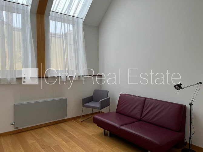 Fasādes māja, renovēta māja, ieeja no ielas, ir lifts, kāpņu telpa pēc kapitālā remonta, Rīga - foto 18