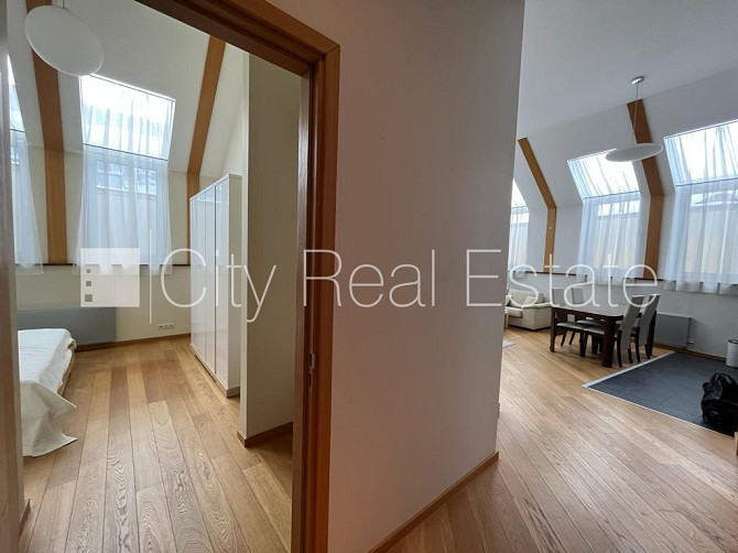 Fasādes māja, renovēta māja, ieeja no ielas, ir lifts, kāpņu telpa pēc kapitālā remonta, Rīga - foto 10