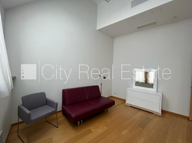 Fasādes māja, renovēta māja, ieeja no ielas, ir lifts, kāpņu telpa pēc kapitālā remonta, Rīga - foto 19