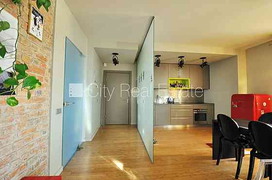 Фасадный дом, количество квартир в здании 5 шт., плата за обслуживание в месяц 110 EUR, Jūrmala