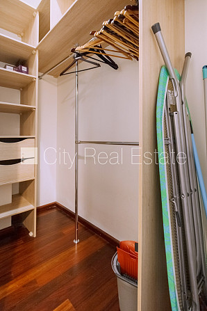 Pagalma māja, slēgts pagalms, objektu apsargā fiziskā apsardze, ieeja no pagalma, pagalmā Rīga - foto 15