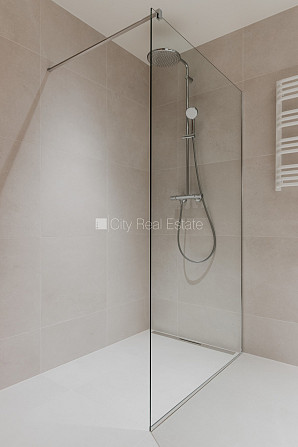 Fasādes māja, renovēta māja, uzstādīti saules enerģijas paneļi, pazemes autostāvvieta, Rīga - foto 12