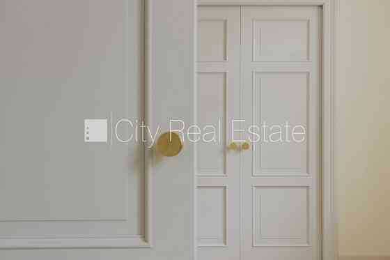 Фасадный дом, реновированный дом, установлены солнечные панели , благоустроенный Rīga