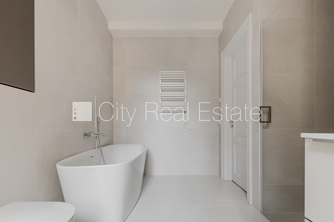 Фасадный дом, реновированный дом, установлены солнечные панели , благоустроенный Рига - изображение 9