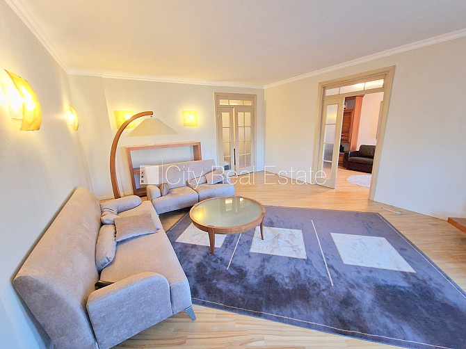 Земля в собственности, фасадный дом, реставрированный дом, кирпичные стены, вход Рига - изображение 2