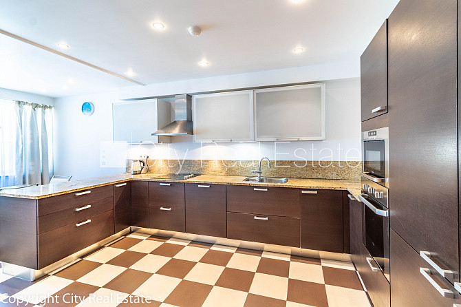 Фасадный дом, закрытый двор, место для машины, апартаменты люкс, лифт, три балкона, Рига - изображение 6