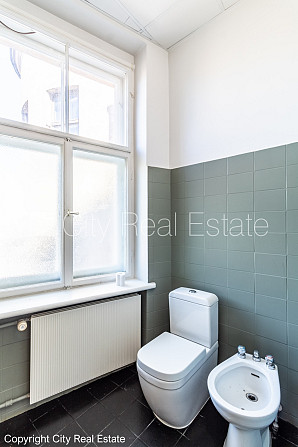 Фасадный дом, вход с улицы, лифт, окна выходят во двор, окна выходят на улицу, Рига - изображение 15