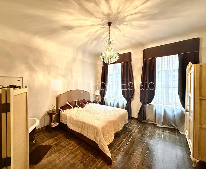 Fasādes māja, renovēta māja, bruģēts piebraucamais ceļš, ieeja no ielas, luksuss Rīga - foto 10