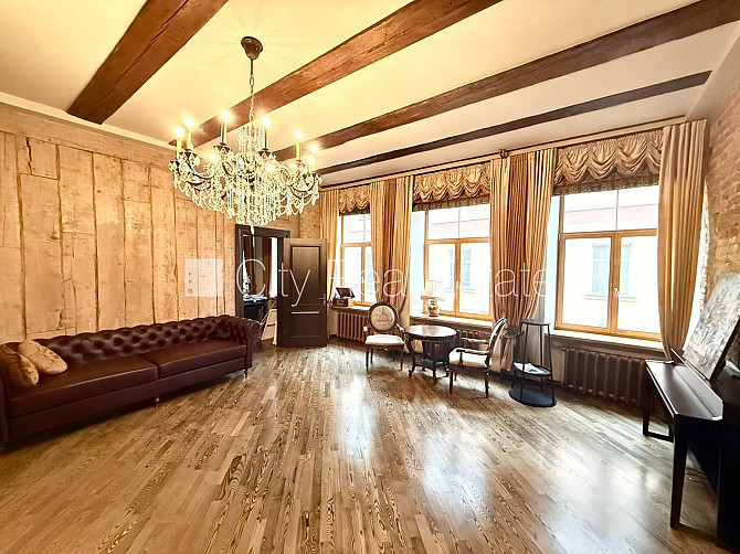 Fasādes māja, renovēta māja, bruģēts piebraucamais ceļš, ieeja no ielas, luksuss Rīga - foto 1