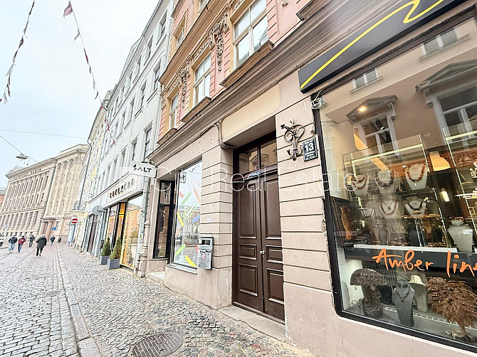 Fasādes māja, renovēta māja, bruģēts piebraucamais ceļš, ieeja no ielas, luksuss Rīga - foto 16