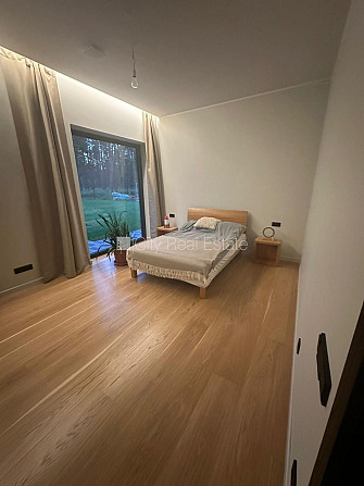 Частный дом, закрытая территория, территория обнесена железным забором, гараж на Огре и район - изображение 15