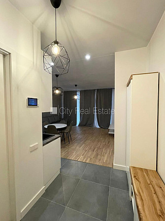 Jaunceltne, fasādes māja, labiekārtota apzaļumota teritorija, slēgts pagalms, pagalmā bērnu Rīga - foto 7