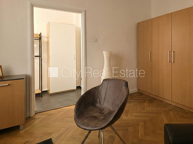 Fasādes māja, renovēta māja, ieeja no ielas, kāpņu telpa pēc kosmētiskā remonta, logi Rīga - foto 3