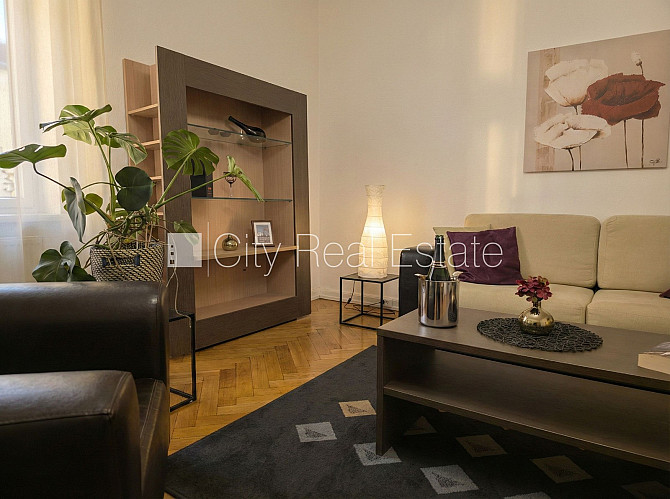 Fasādes māja, renovēta māja, ieeja no ielas, kāpņu telpa pēc kosmētiskā remonta, logi Rīga - foto 2