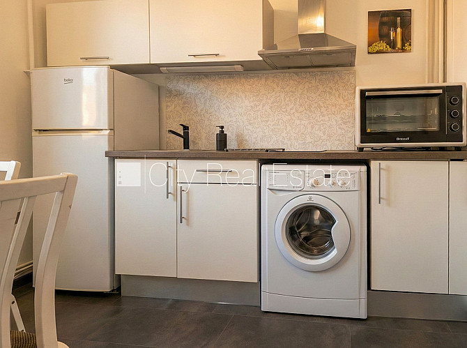 Fasādes māja, renovēta māja, ieeja no ielas, kāpņu telpa pēc kosmētiskā remonta, logi Rīga - foto 6