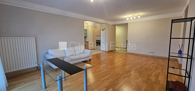 Новостройка, благоустроенный озеленённый двор, въездные ворота оснащены Рига - изображение 5