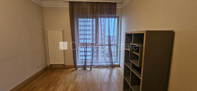 Новостройка, благоустроенный озеленённый двор, въездные ворота оснащены Рига - изображение 14