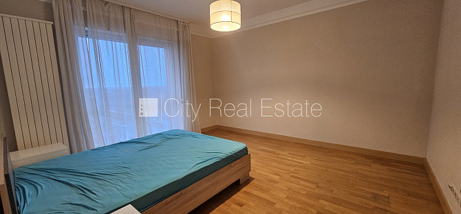 Новостройка, благоустроенный озеленённый двор, въездные ворота оснащены Рига - изображение 9