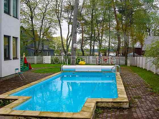 Частный дом, на подвальном этаже доступно кладовое помещение, благоустроенная Jūrmala