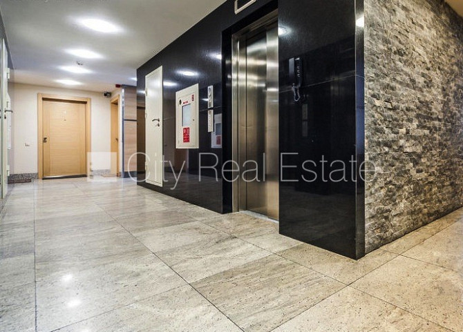 Fasādes māja, renovēta māja, labiekārtota apzaļumota teritorija, ieeja no ielas, ir lifts, Rīga - foto 10