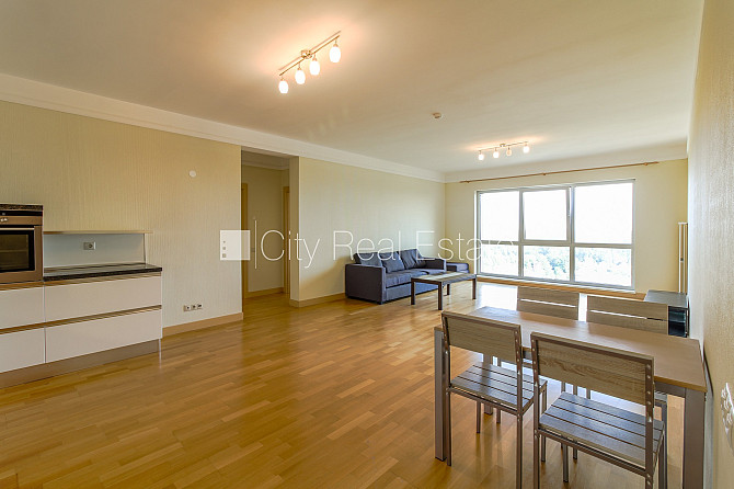 Fasādes māja, renovēta māja, labiekārtota apzaļumota teritorija, ieeja no ielas, ir lifts, Rīga - foto 3