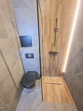 Pagalma māja, renovēta māja, slēgts pagalms, pagalmā bērnu spēļu laukums, kāpņu telpa Rīga - foto 18