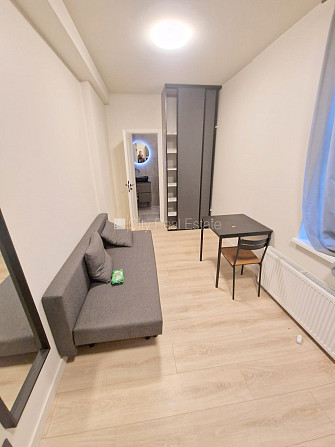 Pagalma māja, renovēta māja, slēgts pagalms, pagalmā bērnu spēļu laukums, kāpņu telpa Rīga - foto 13