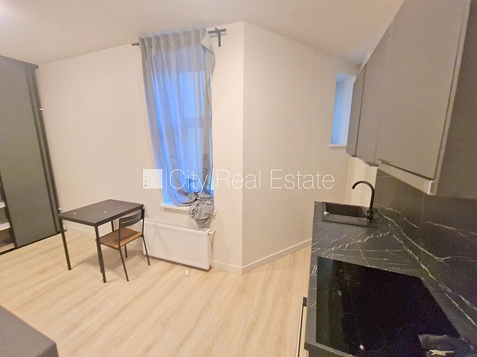 Pagalma māja, renovēta māja, slēgts pagalms, pagalmā bērnu spēļu laukums, kāpņu telpa Rīga - foto 6