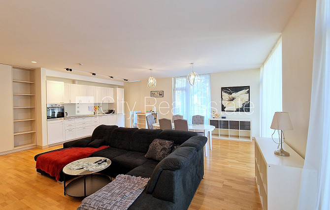 Новостройка, благоустроенный озеленённый двор, въездные ворота оснащены Юрмала - изображение 1