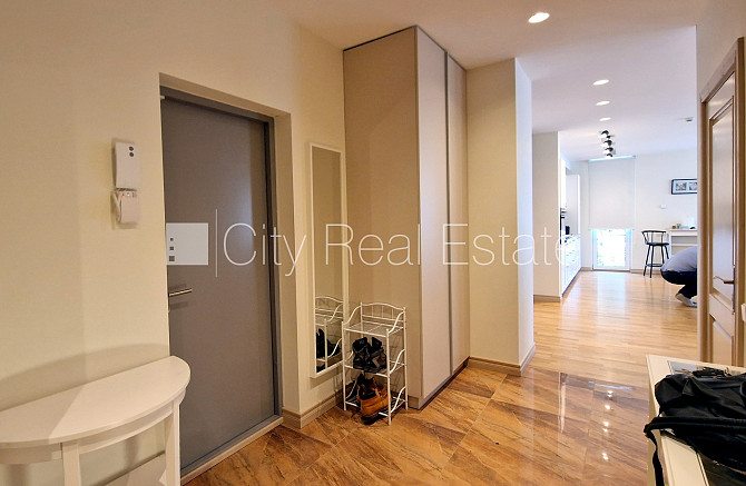 Новостройка, благоустроенный озеленённый двор, въездные ворота оснащены Юрмала - изображение 16