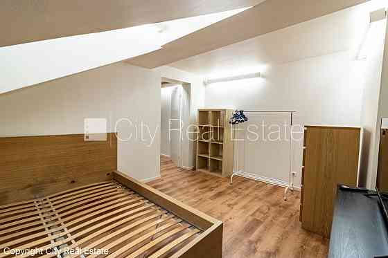 Фасадный дом, благоустроенная озеленённая территория, мансарда, одна Rīga