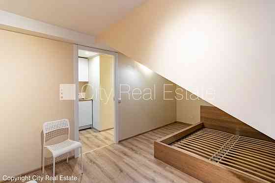 Благоустроенная озеленённая территория, место для машины, мансарда, Rīga