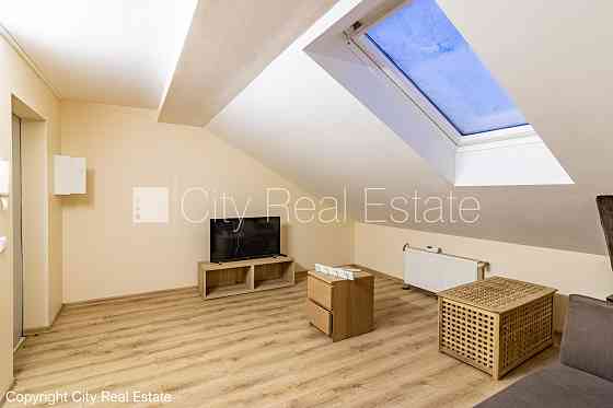 Благоустроенная озеленённая территория, место для машины, мансарда, Rīga