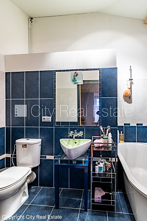 Fasādes māja, renovēta māja, ieeja no ielas, ir lifts, terase, logi vērsti mājas abās Rīga - foto 16