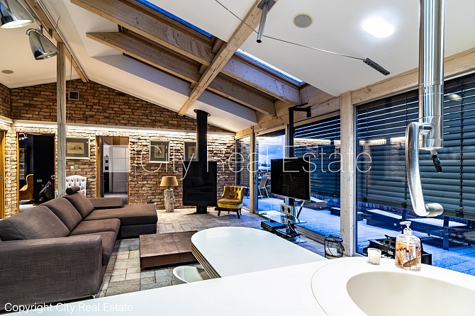 Fasādes māja, renovēta māja, ieeja no ielas, ir lifts, terase, logi vērsti mājas abās Rīga - foto 12